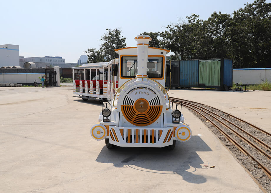 Large Trackless Train